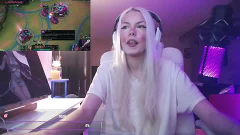 stage Kylie Sinner  brand CLITBAIT online show from 25, 4, 2026