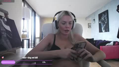 stage Kylie Sinner  brand CLITBAIT online show from 17, 5, 2026