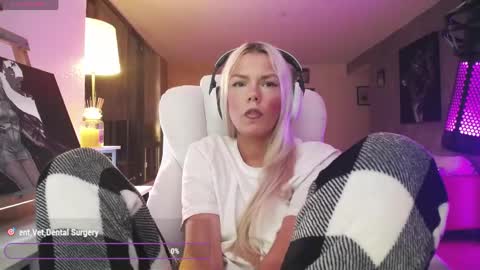 stage Kylie Sinner  brand CLITBAIT online show from 30, 5, 2026