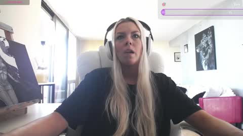 stage Kylie Sinner  brand CLITBAIT online show from 4, 6, 2026