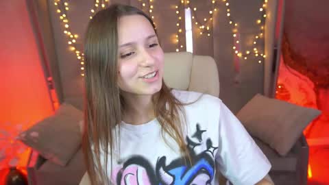 tinynataliee online show from 28, 4, 2026