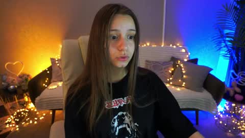 tinynataliee online show from 17, 5, 2026