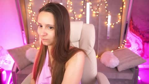 tinynataliee online show from 3, 6, 2026