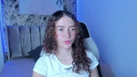 Snapshot of tinysophi chatting on 15, 6, 2026 tinysophi online show from 15, 6, 2026
