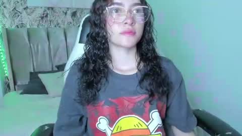 Snapshot of tinysophi chatting on 24, 6, 2026 tinysophi online show from 24, 6, 2026