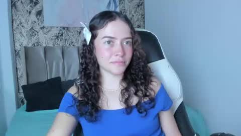 Snapshot of tinysophi chatting on 8, 7, 2026 tinysophi online show from 8, 7, 2026