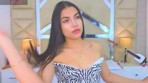 Tiphani Walker online show from 25, 9, 2025