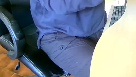 Snapshot of tobikoyuzu chatting on 2, 2, 2025 Tobiko online show from 2, 2, 2025