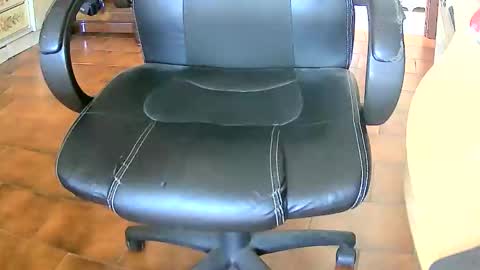 Snapshot of tobikoyuzu chatting on 12, 2, 2025 Tobiko online show from 12, 2, 2025