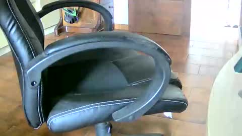 Snapshot of tobikoyuzu chatting on 18, 2, 2025 Tobiko online show from 18, 2, 2025