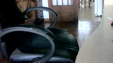 Snapshot of tobikoyuzu chatting on 29, 10, 2025 Tobiko online show from 29, 10, 2025