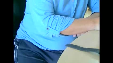 Snapshot of tobikoyuzu chatting on 25, 11, 2025 Tobiko online show from 25, 11, 2025