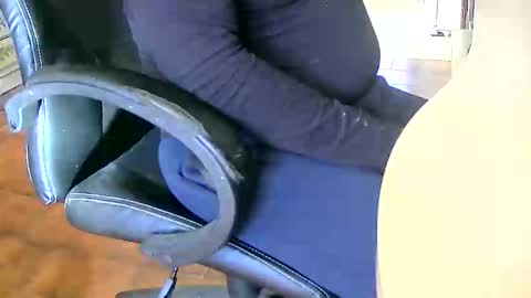 Snapshot of tobikoyuzu chatting on 27, 11, 2025 Tobiko online show from 27, 11, 2025