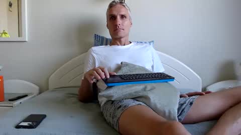 Snapshot of toffmen chatting on 28, 9, 2025 Daniel Bisexual uncut 20cm online show from 28, 9, 2025
