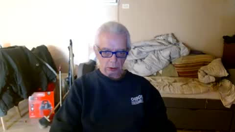 tom112292014 online show from 11, 3, 2025