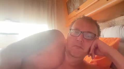 Tom online show from 26, 6, 2026