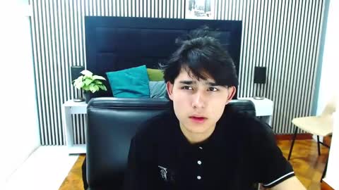 Snapshot of tom_0002 chatting on 18, 10, 2025 tom_0002 online show from 18, 10, 2025