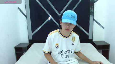 Snapshot of tom_0002 chatting on 25, 10, 2025 tom_0002 online show from 25, 10, 2025