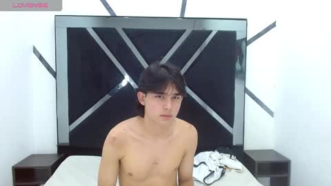 Snapshot of tom_0002 chatting on 27, 10, 2025 tom_0002 online show from 27, 10, 2025