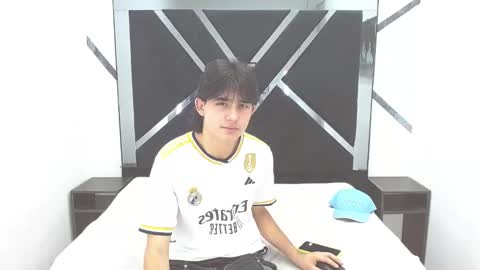 Snapshot of tom_0002 chatting on 31, 10, 2025 tom_0002 online show from 31, 10, 2025