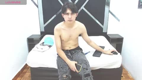 Snapshot of tom_0002 chatting on 1, 11, 2025 tom_0002 online show from 1, 11, 2025