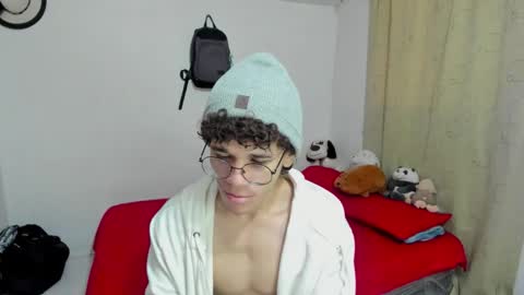 Tom Blue online show from 1, 10, 2025