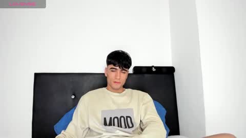 Snapshot of tom_walton chatting on 10, 2, 2025 tom online show from 10, 2, 2025