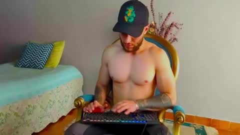 Snapshot of tomdavisxl chatting on 15, 9, 2025 tomDavisXl online show from 15, 9, 2025