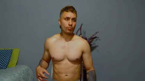 Snapshot of tomdavisxl chatting on 4, 10, 2025 tomDavisXl online show from 4, 10, 2025