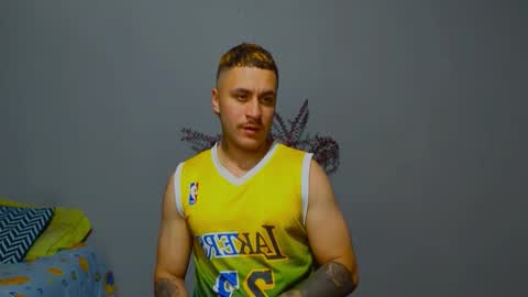 Snapshot of tomdavisxl chatting on 9, 10, 2025 tomDavisXl online show from 9, 10, 2025