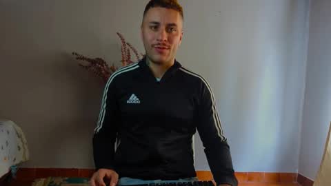 Snapshot of tomdavisxl chatting on 9, 10, 2025 tomDavisXl online show from 9, 10, 2025