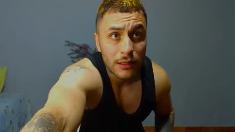 Snapshot of tomdavisxl chatting on 16, 10, 2025 tomDavisXl online show from 16, 10, 2025