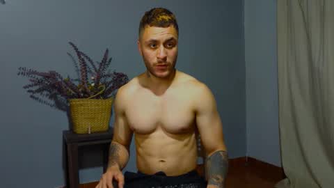 Snapshot of tomdavisxl chatting on 18, 10, 2025 tomDavisXl online show from 18, 10, 2025