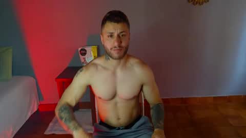 Snapshot of tomdavisxl chatting on 20, 10, 2025 tomDavisXl online show from 20, 10, 2025