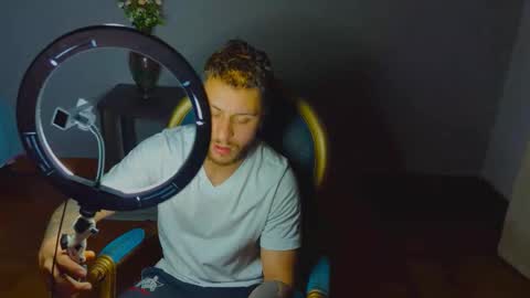 Snapshot of tomdavisxl chatting on 19, 11, 2025 tomDavisXl online show from 19, 11, 2025