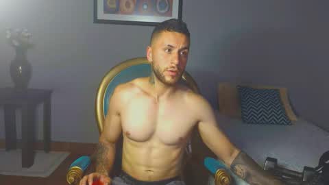 Snapshot of tomdavisxl chatting on 23, 2, 2026 tomDavisXl online show from 23, 2, 2026