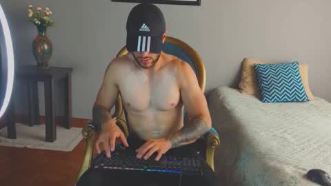 Snapshot of tomdavisxl chatting on 23, 2, 2026 tomDavisXl online show from 23, 2, 2026