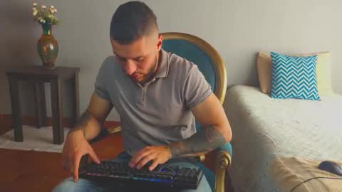 Snapshot of tomdavisxl chatting on 28, 2, 2026 tomDavisXl online show from 28, 2, 2026