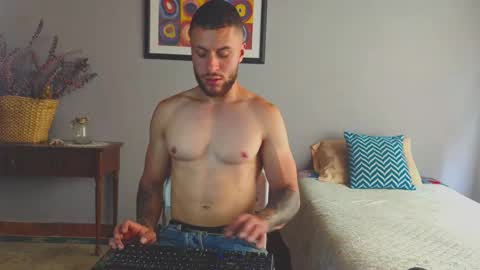 Snapshot of tomdavisxl chatting on 12, 3, 2026 tomDavisXl online show from 12, 3, 2026