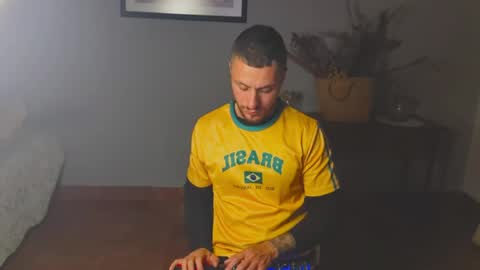 Snapshot of tomdavisxl chatting on 1, 4, 2026 tomDavisXl online show from 1, 4, 2026