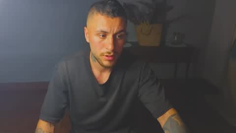 Snapshot of tomdavisxl chatting on 5, 4, 2026 tomDavisXl online show from 5, 4, 2026