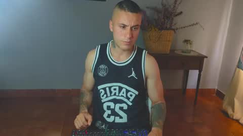 Snapshot of tomdavisxl chatting on 3, 5, 2026 tomDavisXl online show from 3, 5, 2026