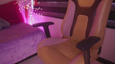 Blue  online show from 27, 2, 2025