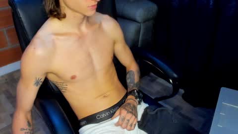 Snapshot of tommy_slater chatting on 13, 12, 2024 Tommy Slater online show from 13, 12, 2024