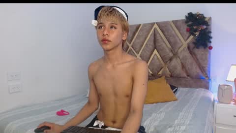 Snapshot of tommyfoxboy chatting on 24, 12, 2024 Tommy Foxboy online show from 24, 12, 2024