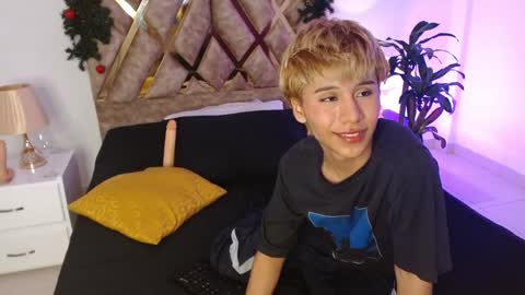 Snapshot of tommyfoxboy chatting on 27, 12, 2024 Tommy Foxboy online show from 27, 12, 2024