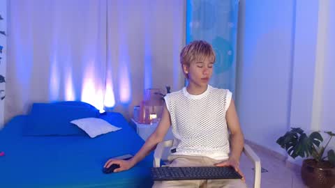 Snapshot of tommyfoxboy chatting on 4, 1, 2025 Tommy Foxboy online show from 4, 1, 2025