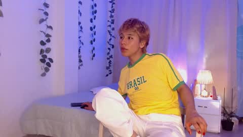 Snapshot of tommyfoxboy chatting on 21, 1, 2025 Tommy Foxboy online show from 21, 1, 2025