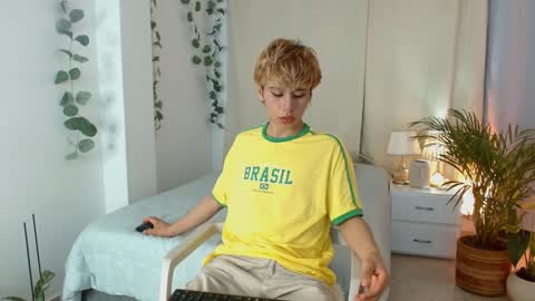 Snapshot of tommyfoxboy chatting on 31, 1, 2025 Tommy Foxboy online show from 31, 1, 2025