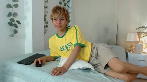 Snapshot of tommyfoxboy chatting on 31, 1, 2025 Tommy Foxboy online show from 31, 1, 2025